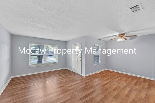 Building Photo - 1520 Hilltop Dr