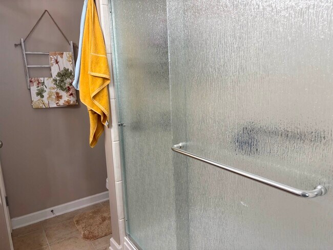 Building Photo - 3792 Alexandria Ave