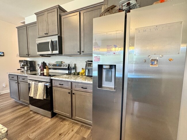 Building Photo - AVAILABLE NOVEMBER [PET FRIENDLY]