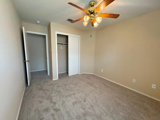 Building Photo - 209 Katy B Ln
