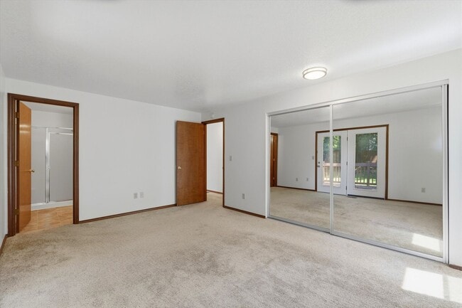 Building Photo - Sweet and spacious home in Beaverton with a garage and large fenced yard available now!