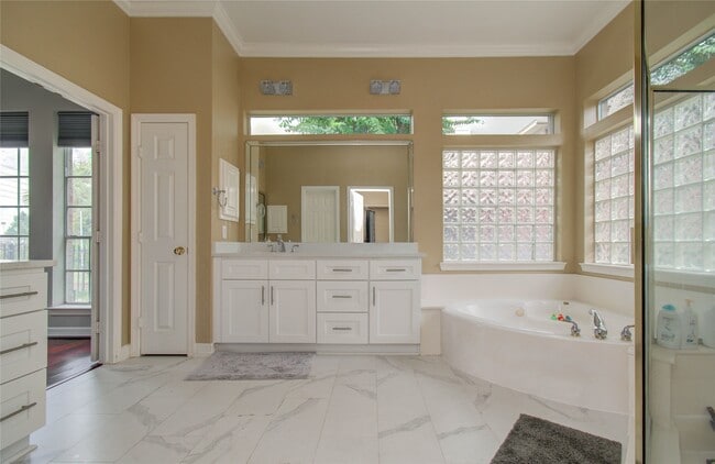 Building Photo - 12006 Waterdance Ln