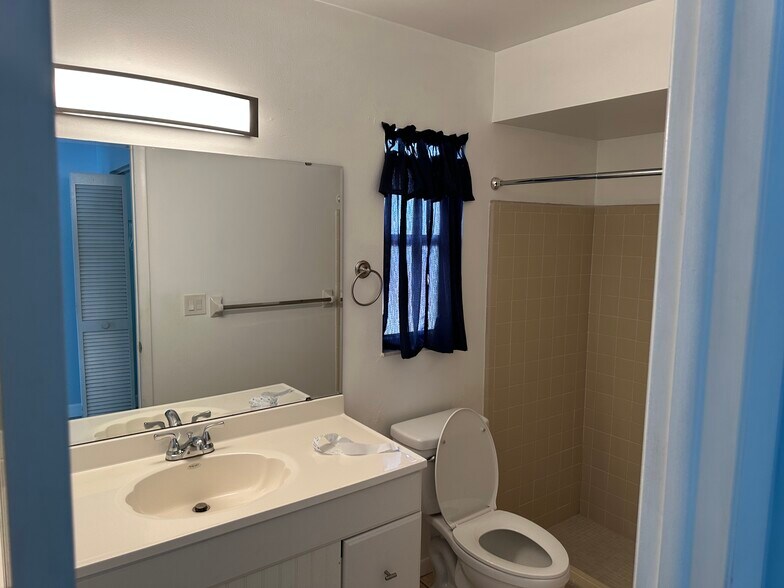 Building Photo - 7403 17th Ave W