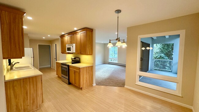 Building Photo - Fantastic Functional Remodel and Extra Lar...