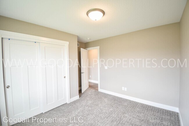 Building Photo - 4 br, 3 bath House - 1004 Warren St