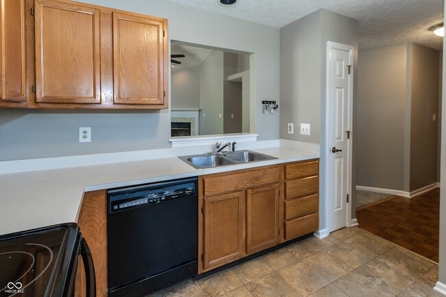 Building Photo - 10768 Belair Dr