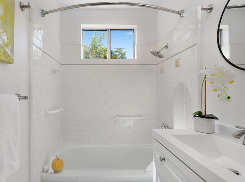 Building Photo - 18020 Collins St