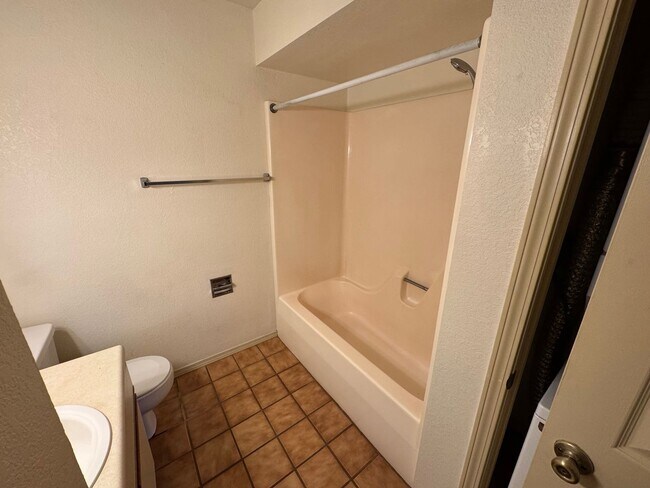 Building Photo - 2 bedroom one bath at Cedar Hills in Ozark...