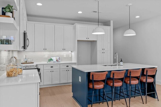 Building Photo - 5061 Lundy Dr