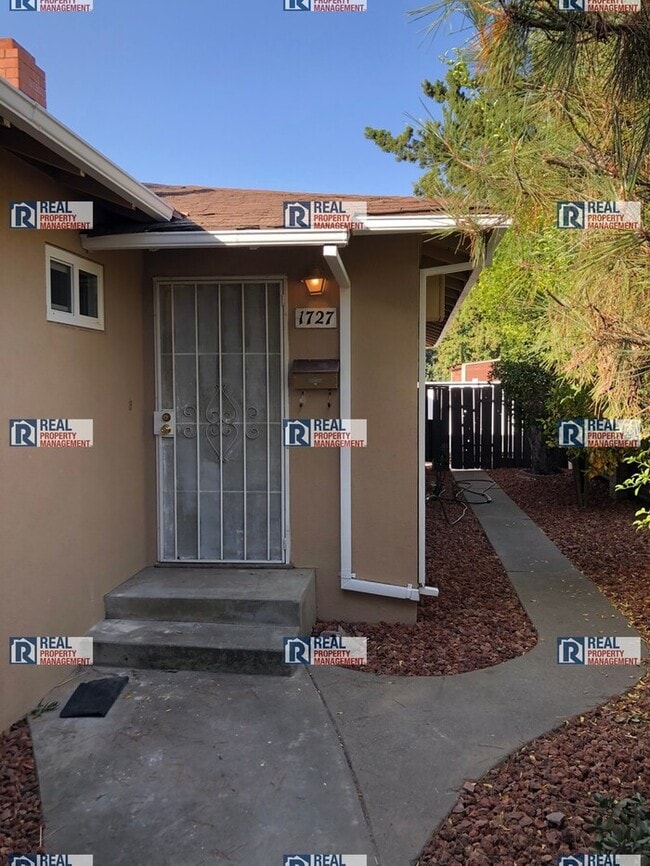 Modesto 2 Bedroom 1 Bath Duplex 1727 Tully Rd Modesto CA 95350