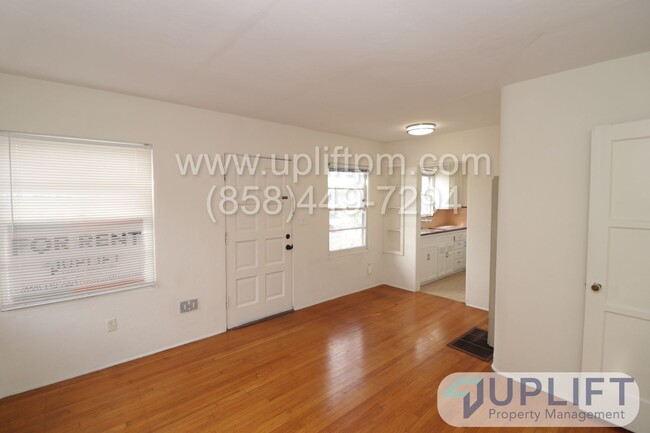 Building Photo - $500 off MOVE IN NOW! University Heights h...