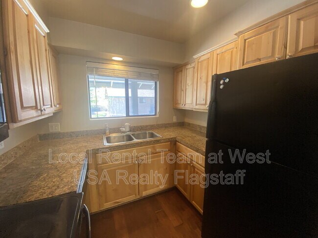 Building Photo - 3200 S Litzler Dr