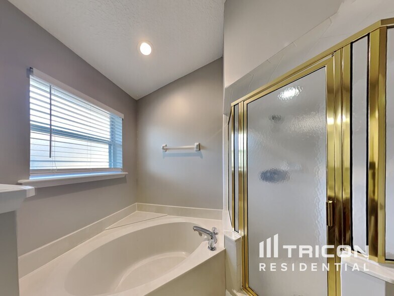 Building Photo - 1624 River Breeze Dr