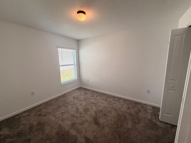 Building Photo - Single Family House Minutes to Davenport Posner Park Shopping Mall