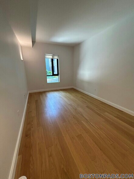 Building Photo - 83 Gardner St