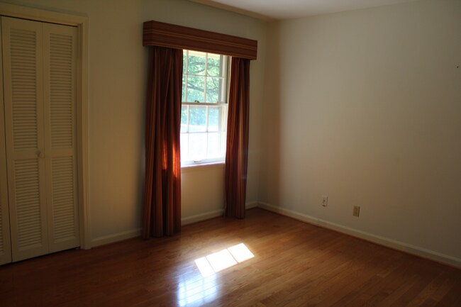 Building Photo - 103 Terrace Ct