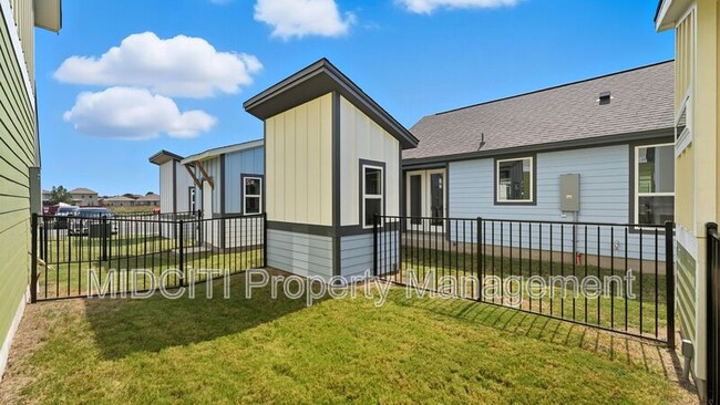 Building Photo - 2133 Hofstaat