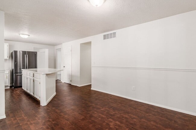 Building Photo - Beautifully Updated Reynoldsburg Home