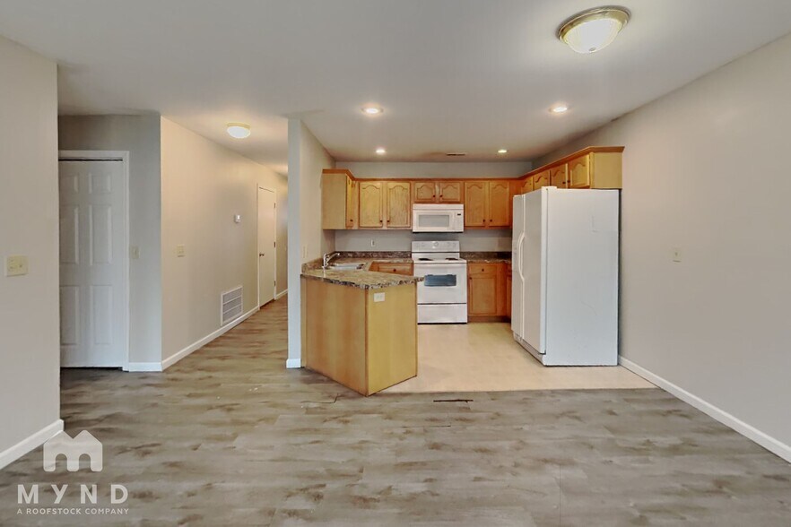Building Photo - 1130 S Clifton Ave