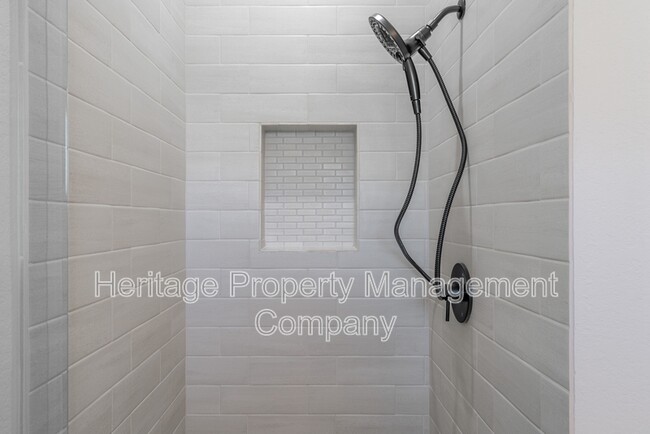 Building Photo - 719 Eleanor Ave