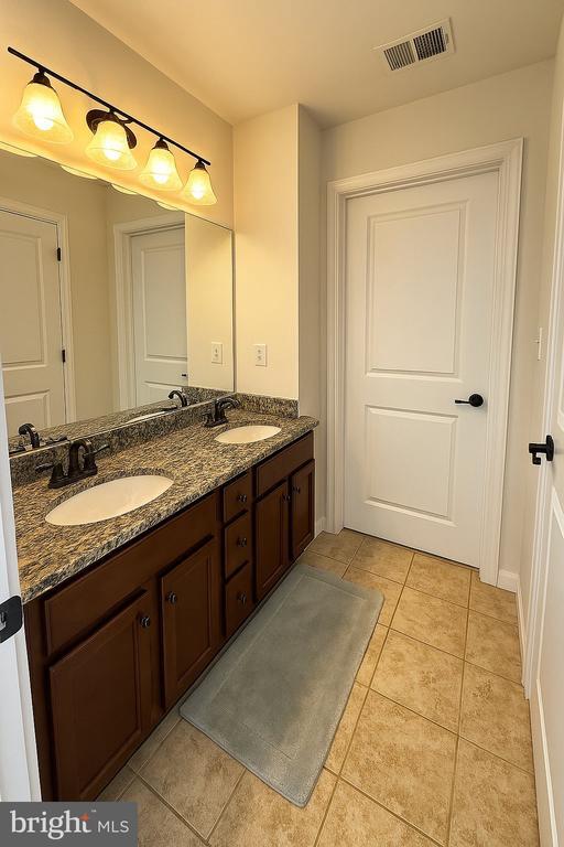 Building Photo - 9933 Box Oak Ct