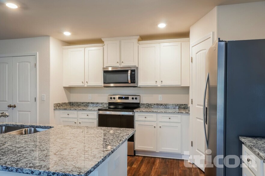 Building Photo - 6015 Mason Tucker Dr