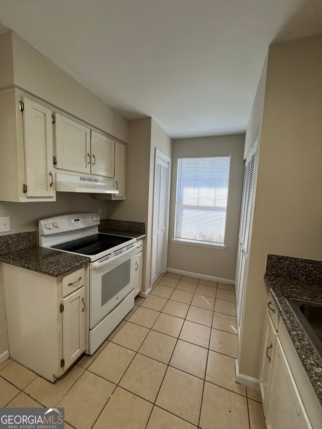 Building Photo - 419 Admiral's Walk Dr