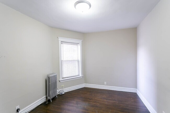 Building Photo - 5417 S Drexel Ave