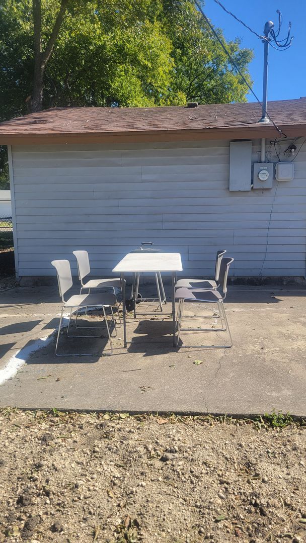 Building Photo - Charming 3-Bedroom, 1-Bath Home with Large Backyard – Fully Furnished!