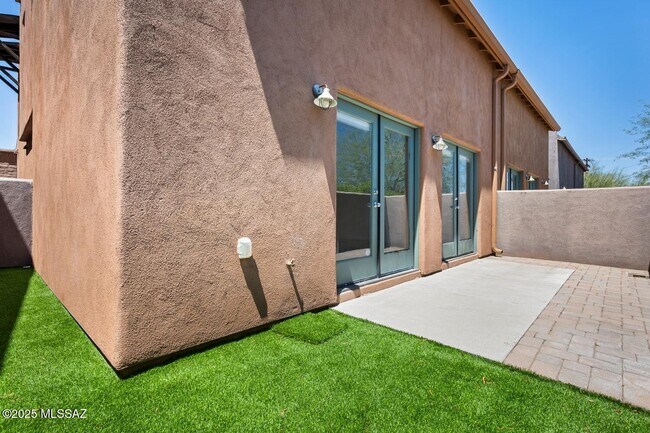 Building Photo - 3121 N Olsen Ave