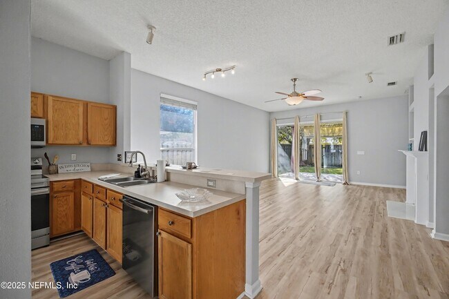 Building Photo - 1290 Ardmore St