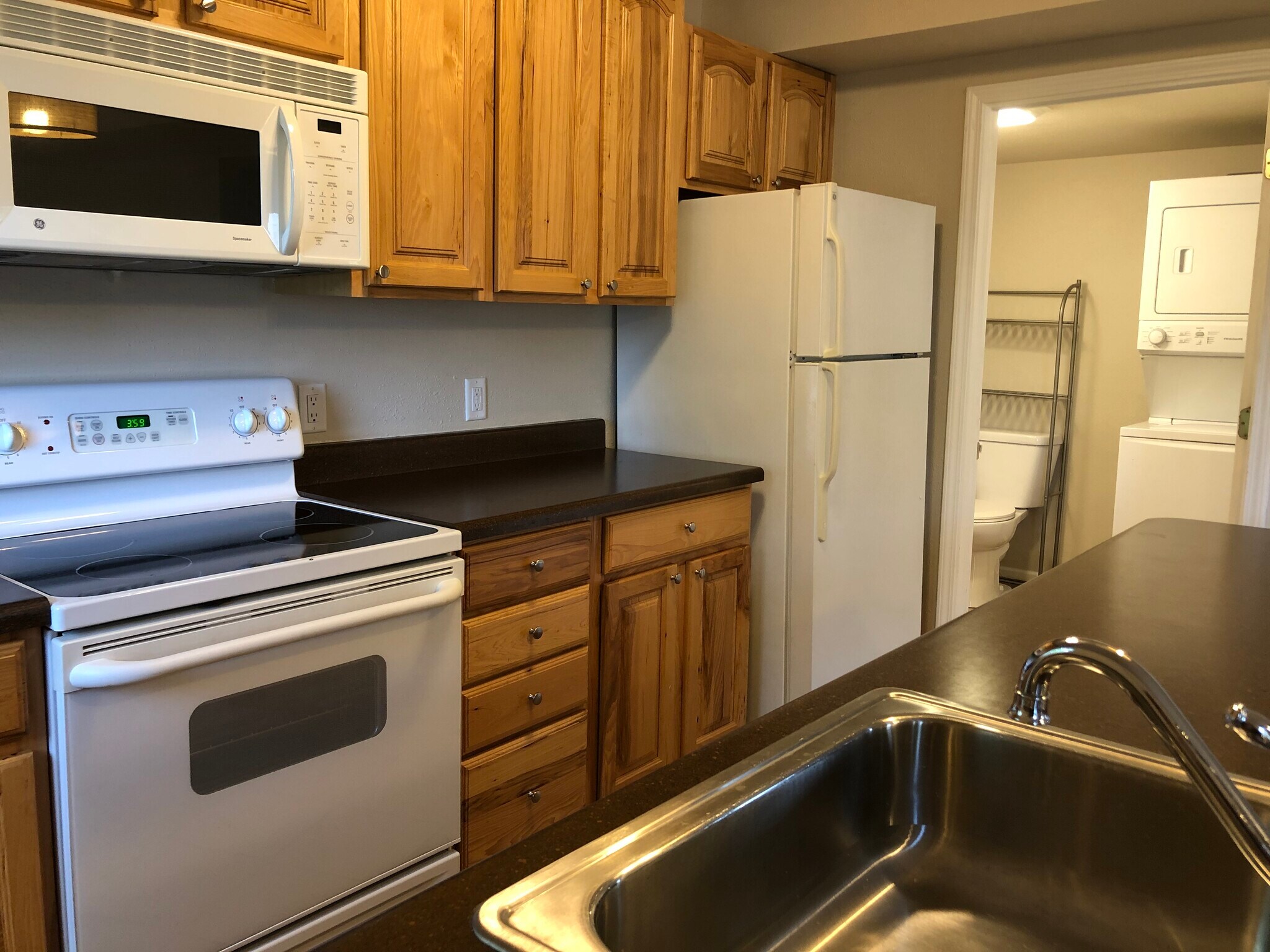 Building Photo - 954 1/2 Jenifer St