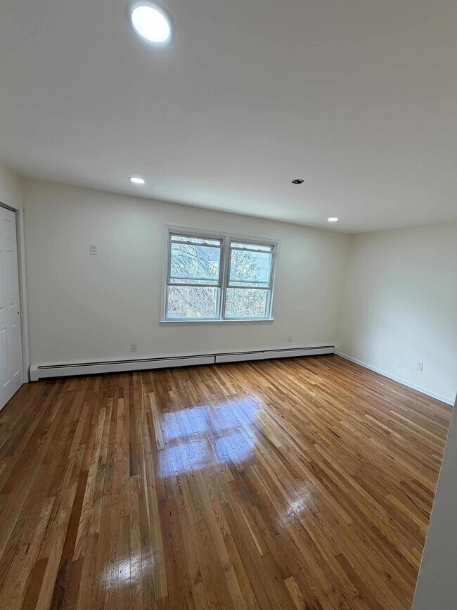 Building Photo - 293 Avenue C