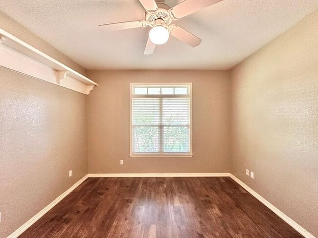 Building Photo - Coming Soon! Show Stopping Home in Flint!