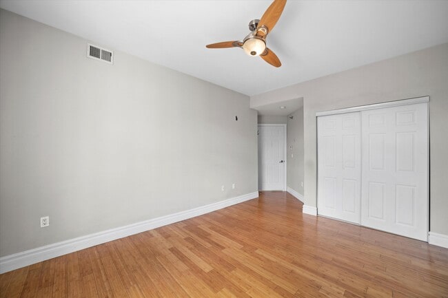 Building Photo - 2121 S Kinnickinnic Ave