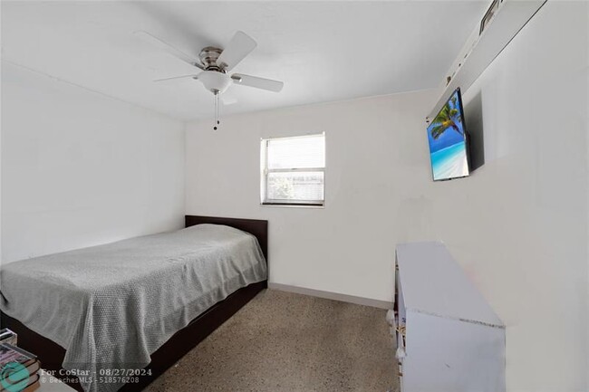 Building Photo - 6851 SW 22nd Ct