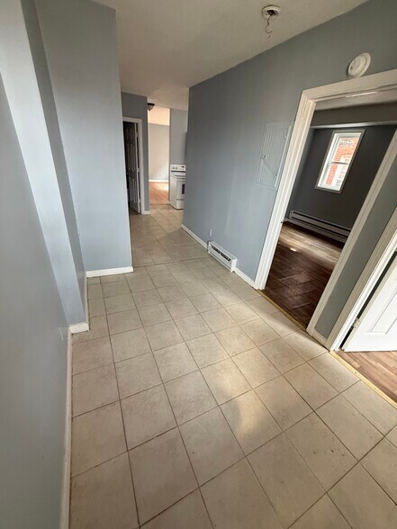 Building Photo - 34 Bedford St