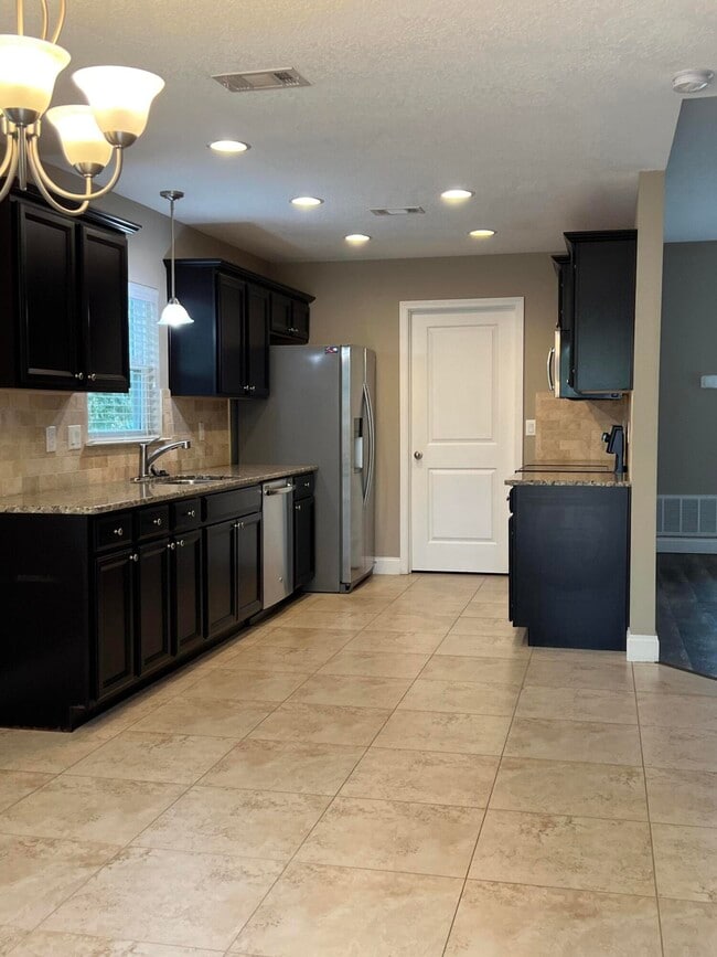 Building Photo - 415 E Field Ave