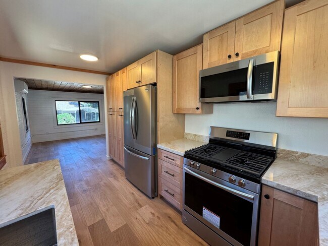 Building Photo - 8220 Edison Dr