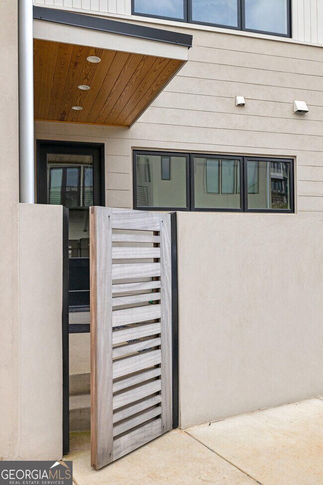 Building Photo - 1190 Mado Lp