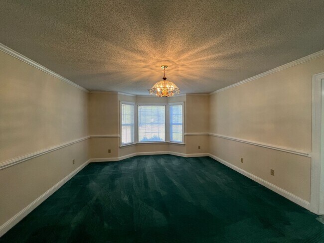Building Photo - 3 Bed, 2 Bath Ranch Only 15 Minutes to Virginia/NC Line
