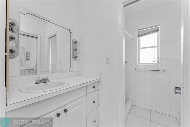 Building Photo - 9089 Thunderbird Dr
