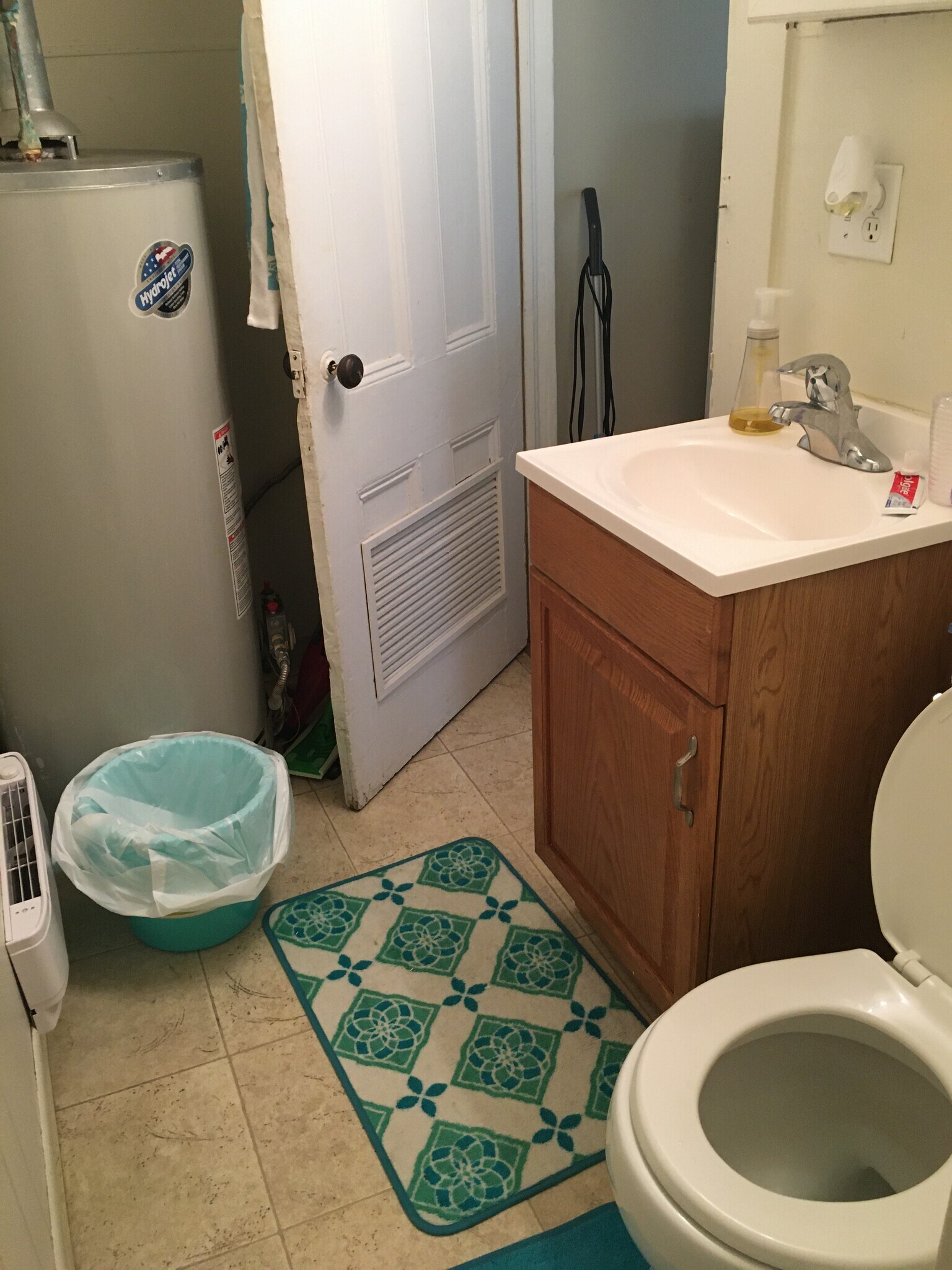 Building Photo - 18 Seminary Ave