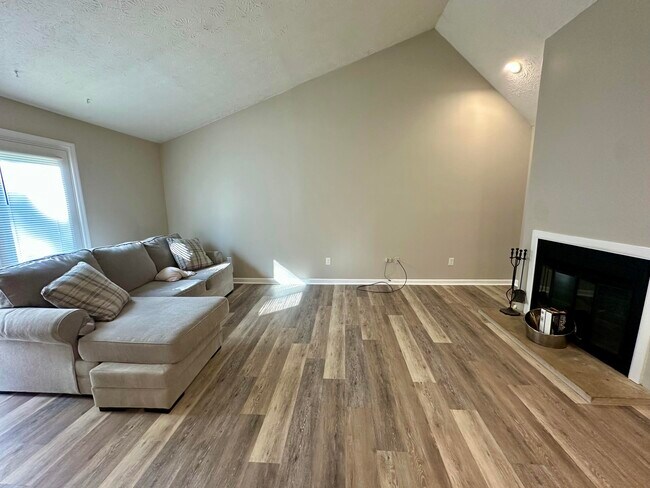 Building Photo - 3353 Kenesaw Dr