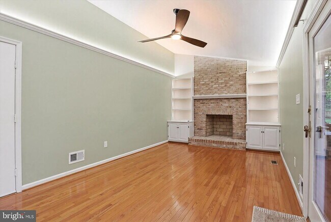 Building Photo - SINGLE FAMILY HOME.
