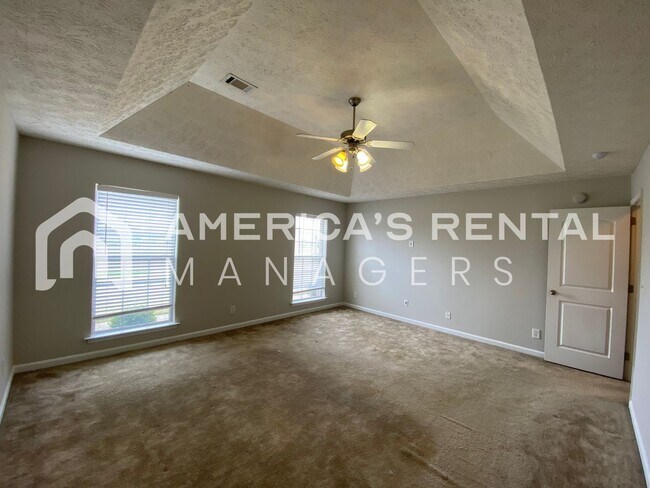 Building Photo - Home for Rent in Montgomery with Fenced in Backyard!!! New LVP Flooring! View with 48 Hours Notic...