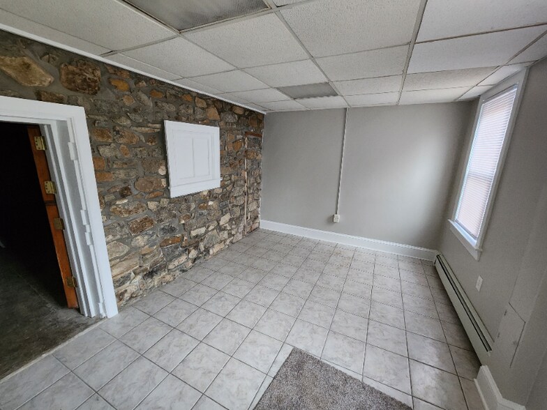 Building Photo - 310 N Main St