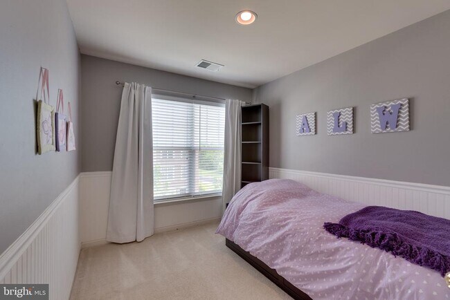 Building Photo - 43237 Highgrove Terrace