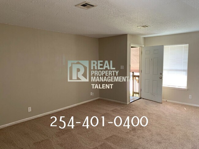 Building Photo - 2214 Saulsbury Dr