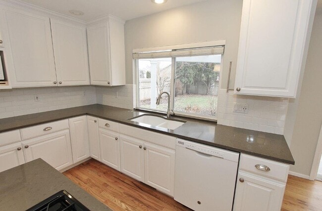 Building Photo - Elegant Home in Hobble Creek!